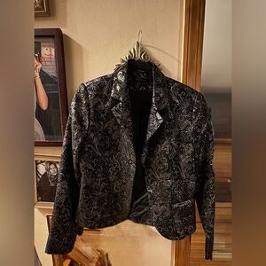 Black jacket 2 front pockets floral print in silver vintage Boston Proper